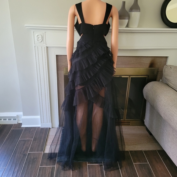 BCBGMAXAZRIA gown with a mini slip Underneath Tiered Ruffle. - Picture 5 of 12
